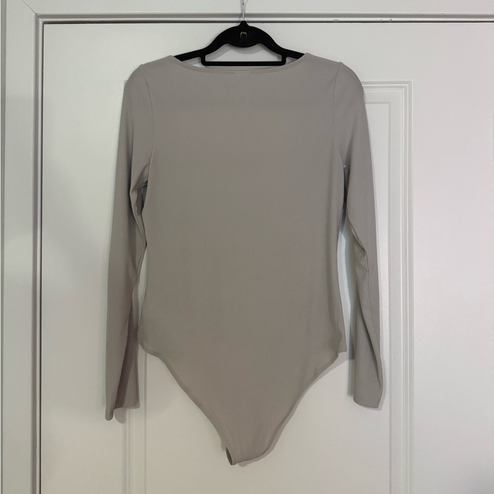 H&M Gray Ribbed Top - Picture 3 of 3